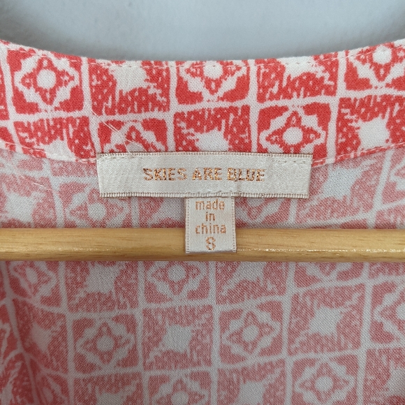 Skies Are Blue Jubilee Crochet Detail Top - Picture 4 of 9